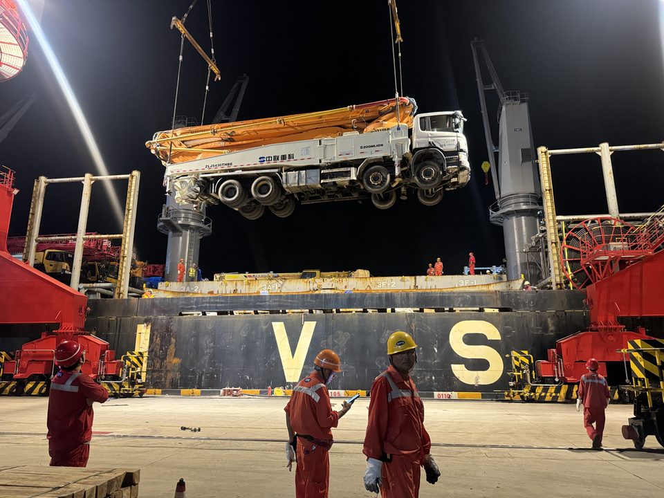 Zoomlion 56 m · Scania · حُمِّلت للتصدير