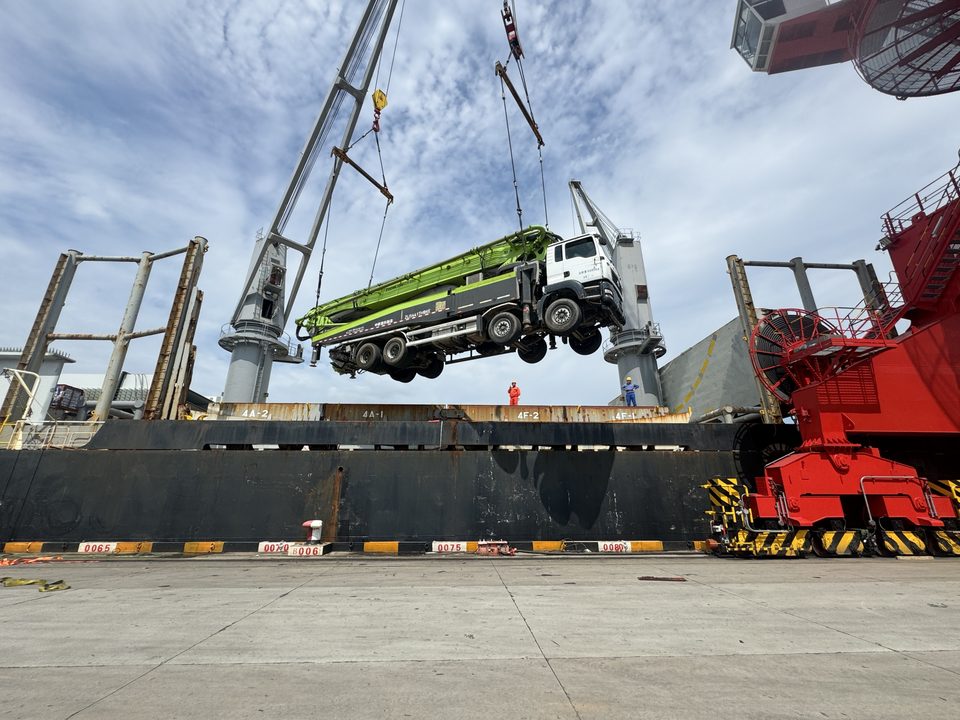 Zoomlion 59 m · Sitrak · جاهزة للشحن