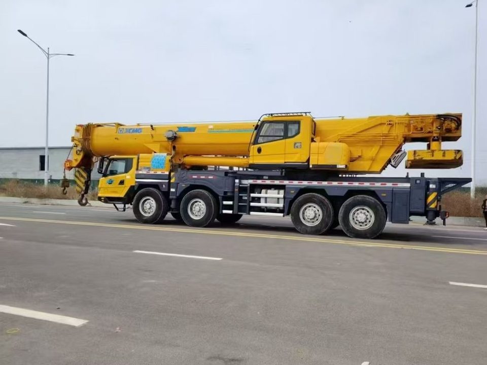 رافعة شاحنة XCMG 85 طن · موديل 2020