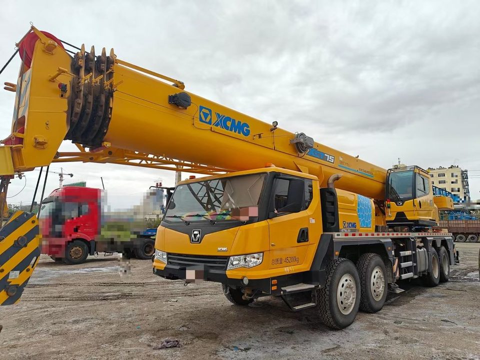 رافعة شاحنة XCMG 60 طن · موديل 2022