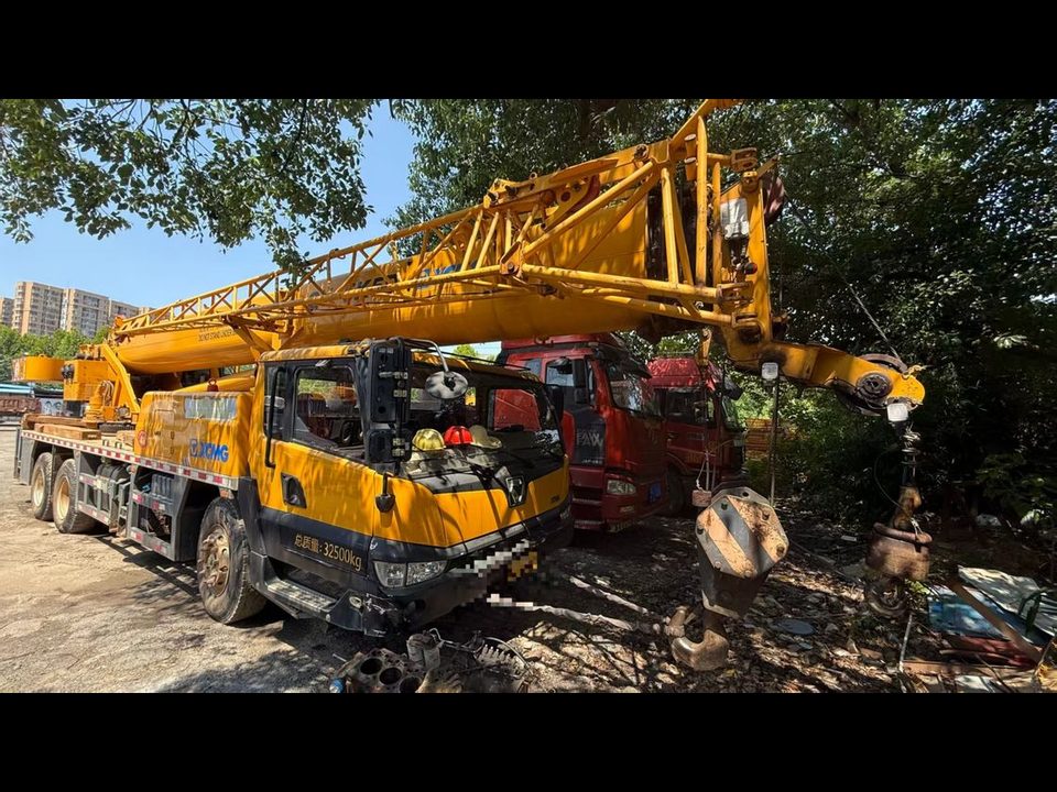 رافعة شاحنة XCMG 25 طن · موديل 2020