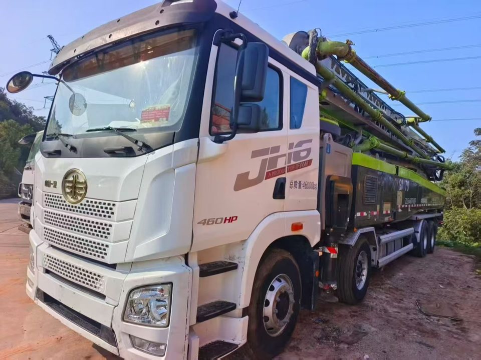 2021 Zoomlion 49 m pump truck · FAW Jiefang