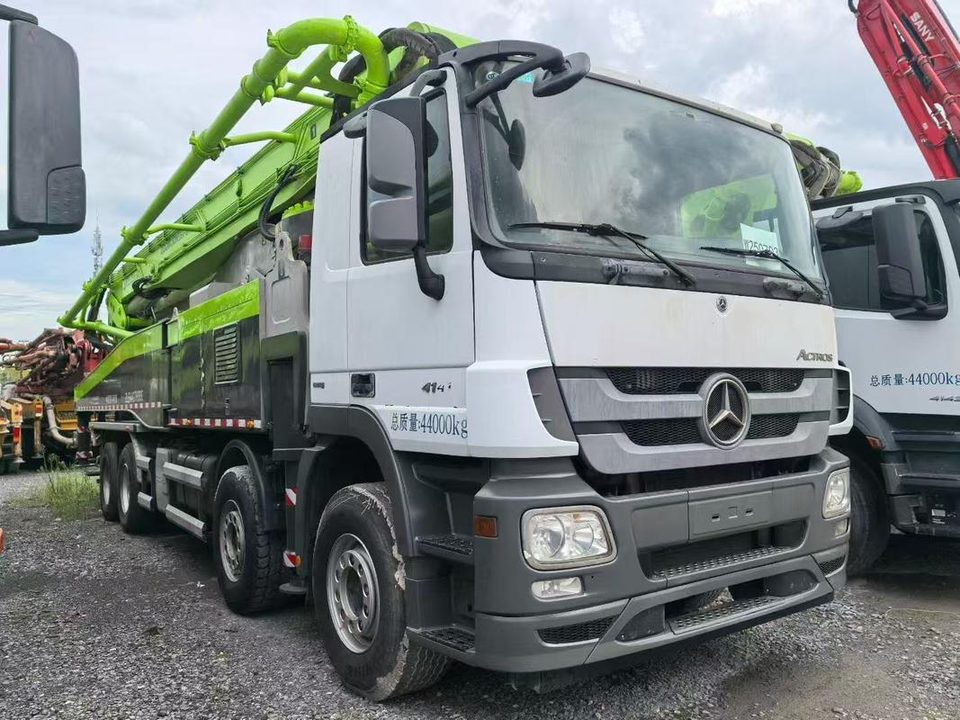 2019 Zoomlion 56 m pump truck · Mercedes-Benz