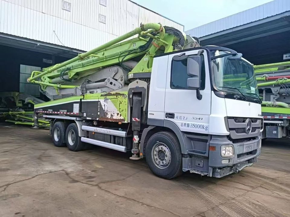 2019 Zoomlion 49 m pump truck · Benz
