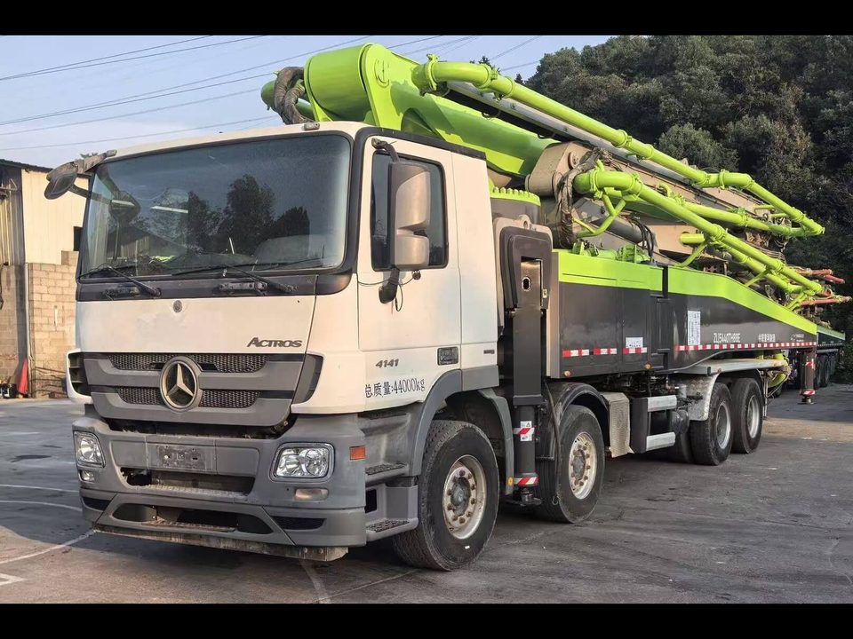 2019 Zoomlion 63 m pump truck · Mercedes-Benz Arctros4141