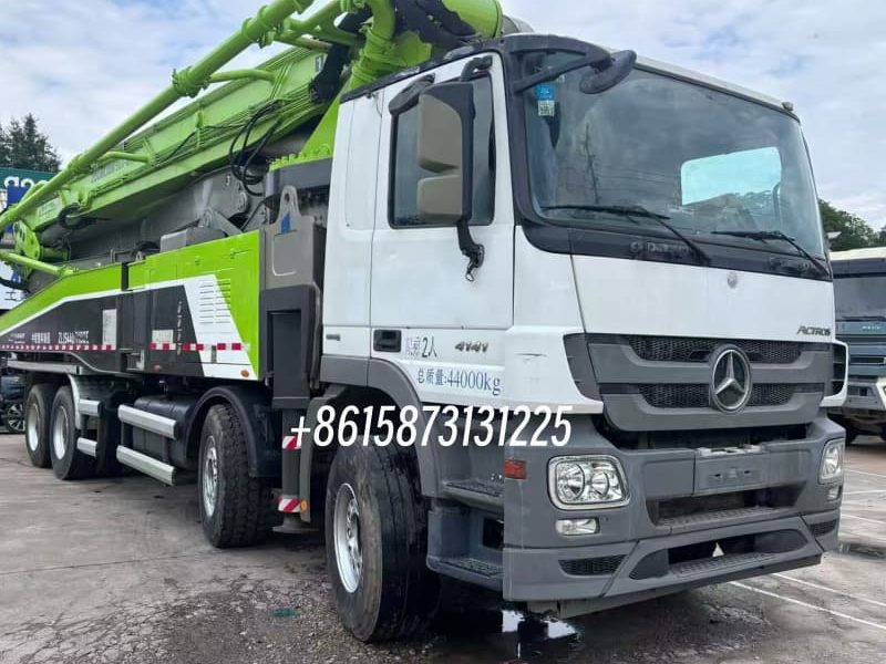 2018 Zoomlion 56 m pump truck · Mercedes-Benz