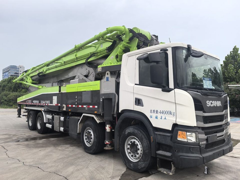 2019 Zoomlion 56 m pump truck · Manufacturer: Mercedes-Benz