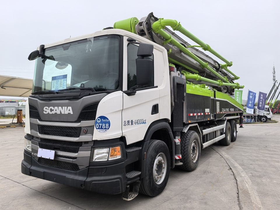 2020 Zoomlion 56 m pump truck · Manufacturer: Mercedes-Benz
