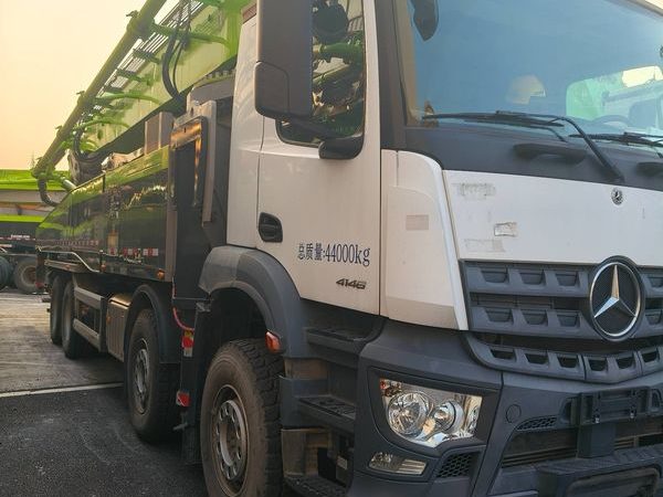 2022 Zoomlion 59 m pump truck · Benz
