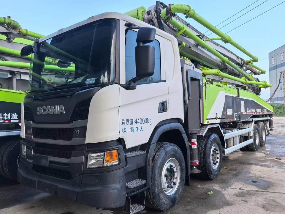 2019 Zoomlion 56 m pump truck · Manufacturer: Mercedes-Benz