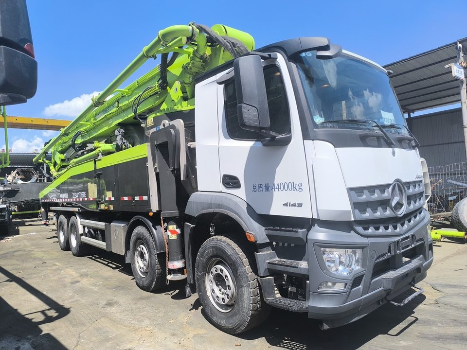 2021 Zoomlion 63 m pump truck ·