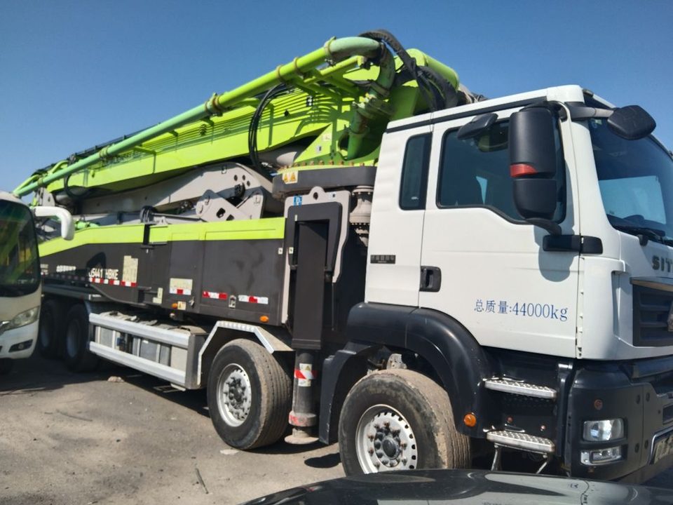 2021 Zoomlion 56 m pump truck · Sitrak