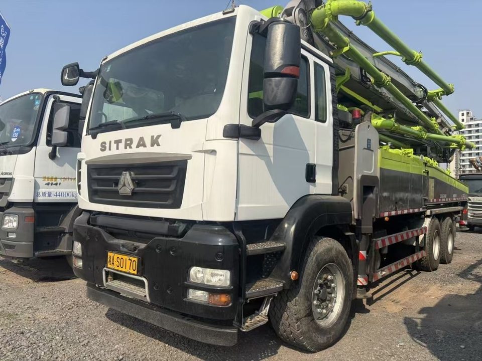 2020 Zoomlion 49 m pump truck · Sitrak