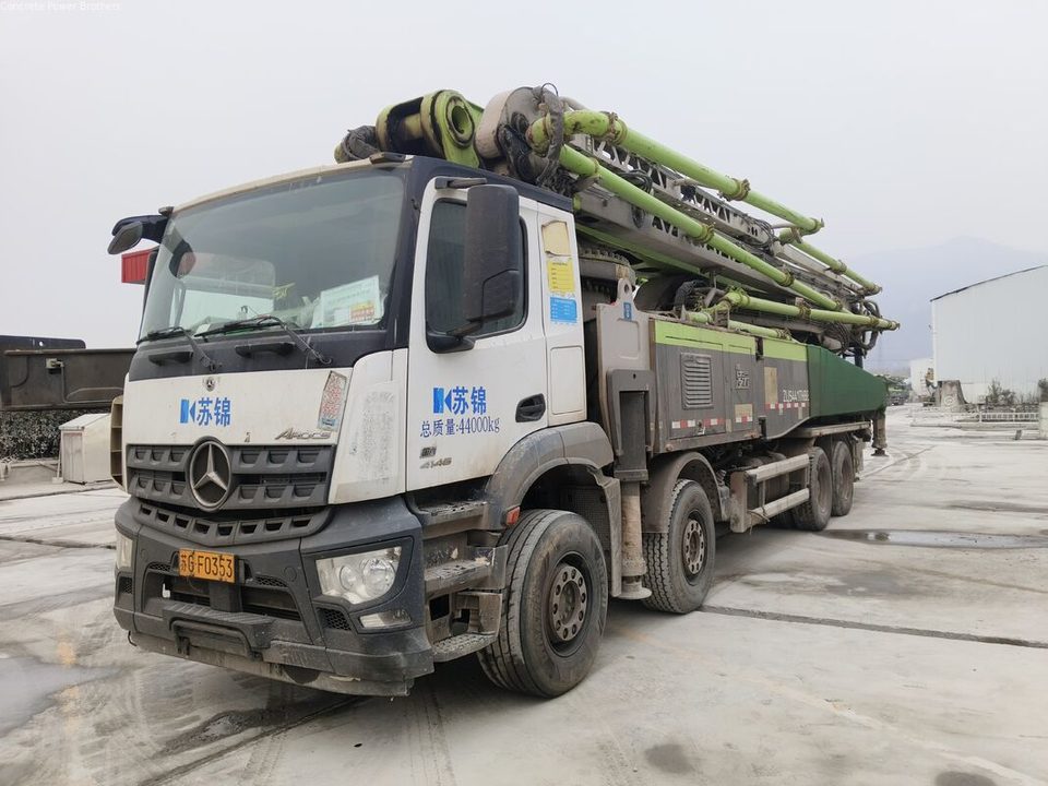 2022 Zoomlion 59 m pump truck · Mercedes-Benz