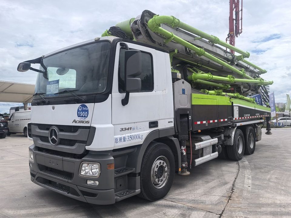 2019 Zoomlion 49 m pump truck · Benz