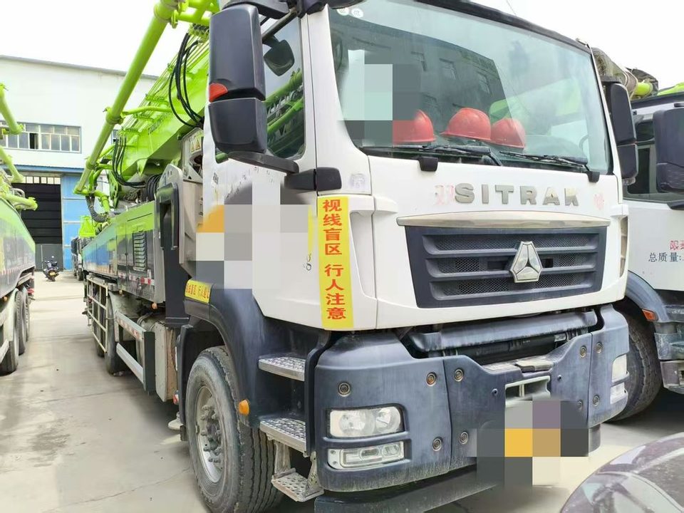 2020 Zoomlion 50 m pump truck · Sitrak