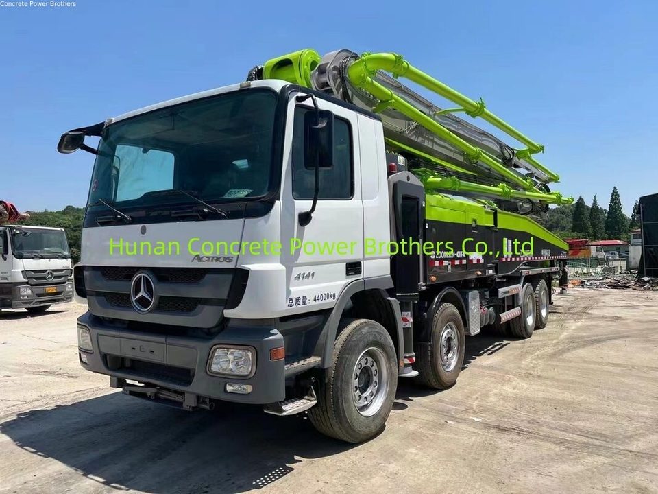2013 Zoomlion 56 m pump truck · Actros 4141