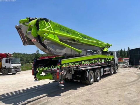 مضخة Zoomlion 56 م · موديل 2013 · شاسيه Actros 4141