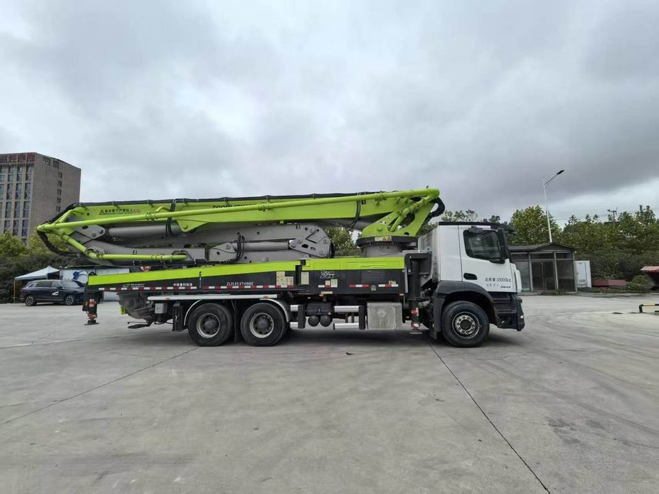 2023 Zoomlion 52 m pump truck · Benz