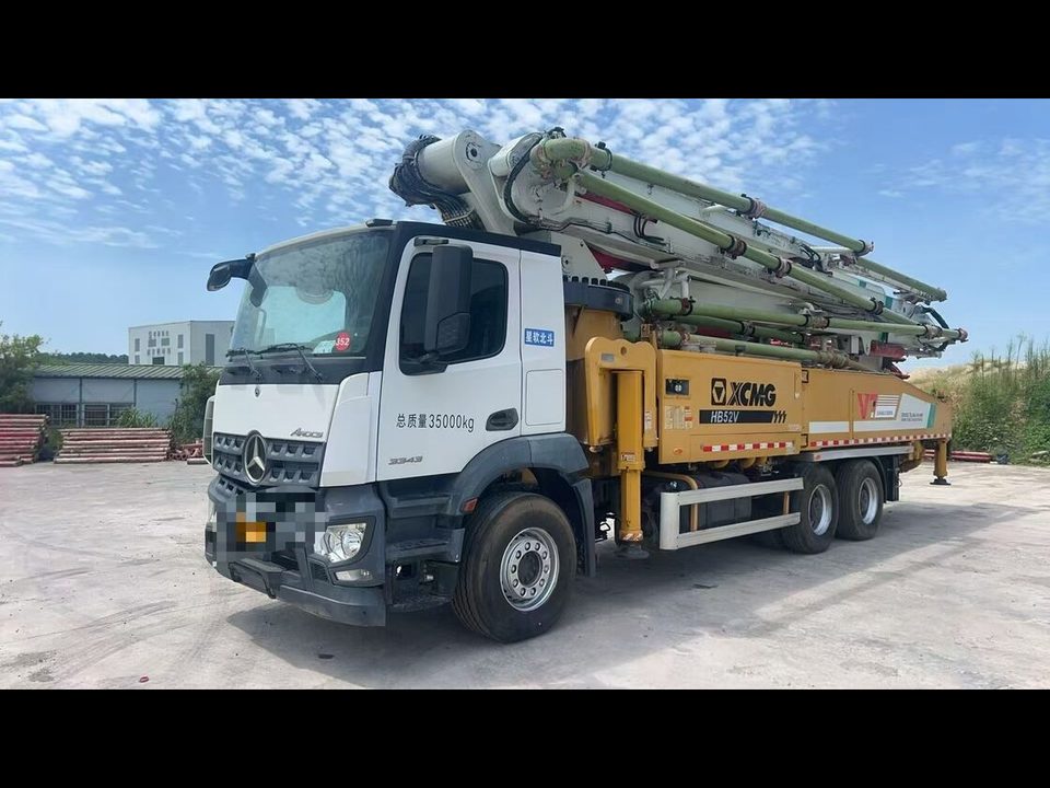 2020 XCMG 52 m pump truck · Benz