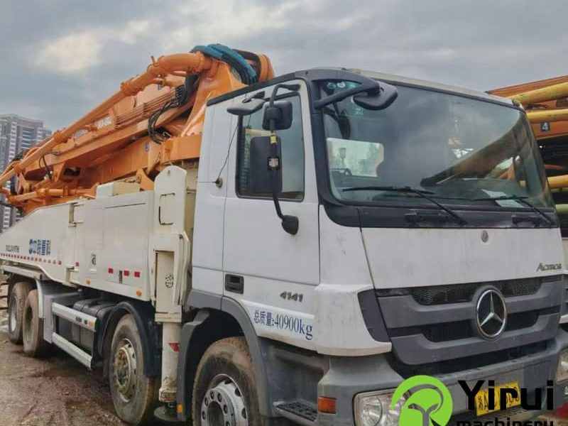 2014 Zoomlion 52 m pump truck · Mercedes-Benz 4141