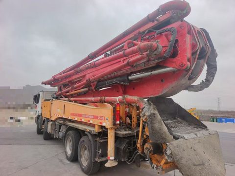 Bomba de concreto Zoomlion 49 m 2016 · Benz
