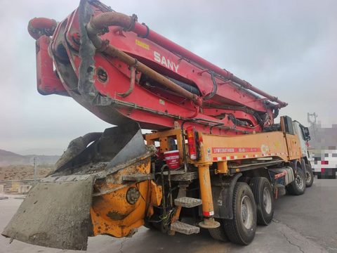 Bomba de concreto Zoomlion 49 m 2016 · Benz