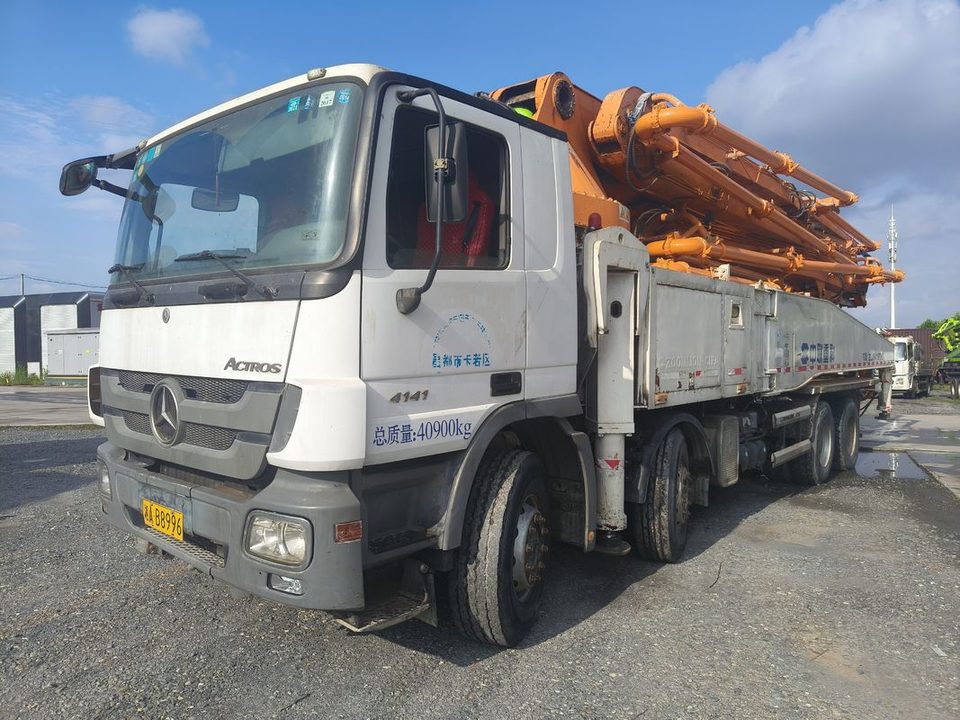 2013 Zoomlion 52 m pump truck ·