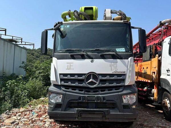 2020 Zoomlion 59 m pump truck · Benz