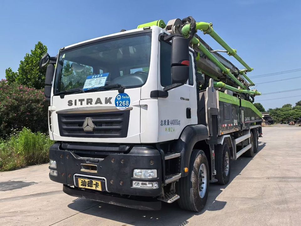 2021 Zoomlion 56 m pump truck ·