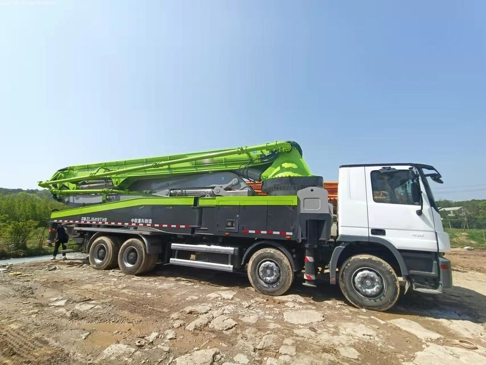 2013 Zoomlion 52 m pump truck ·