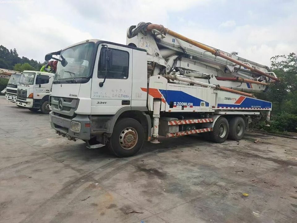 2012 Zoomlion 47 m pump truck ·