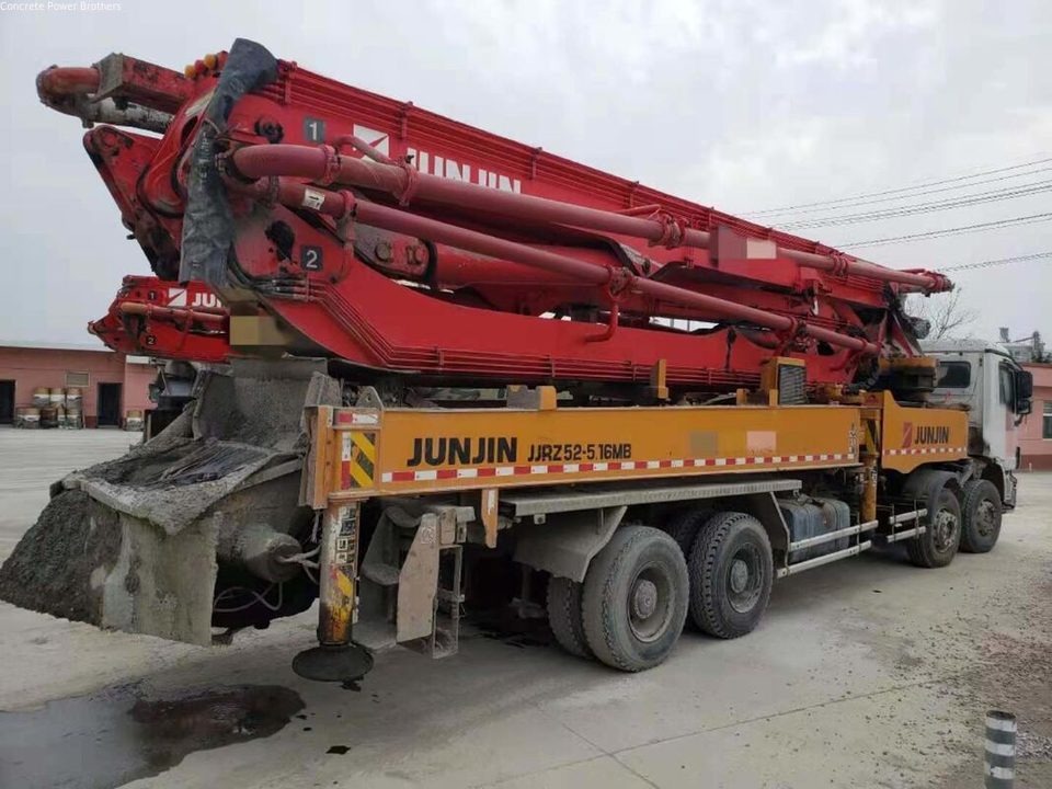 2011 Putzmeister 52 m pump truck ·