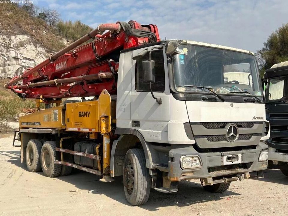 2011 SANY 37 m pump truck ·