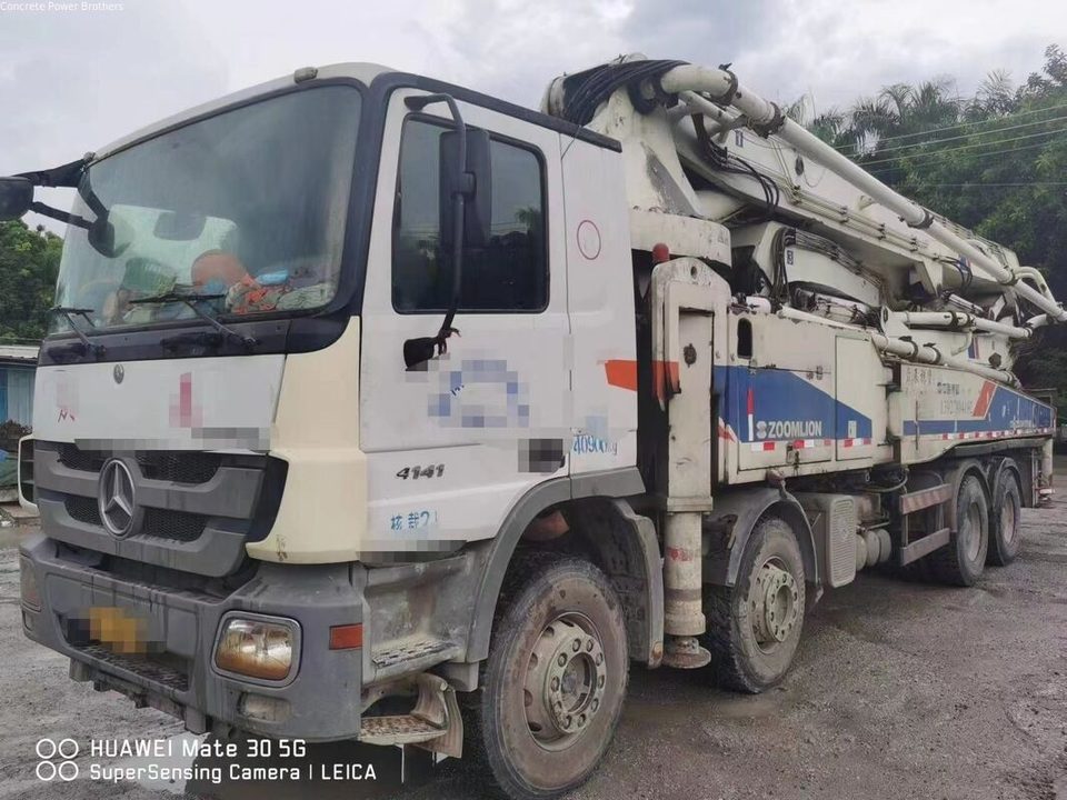 2011 Zoomlion 49 m pump truck ·