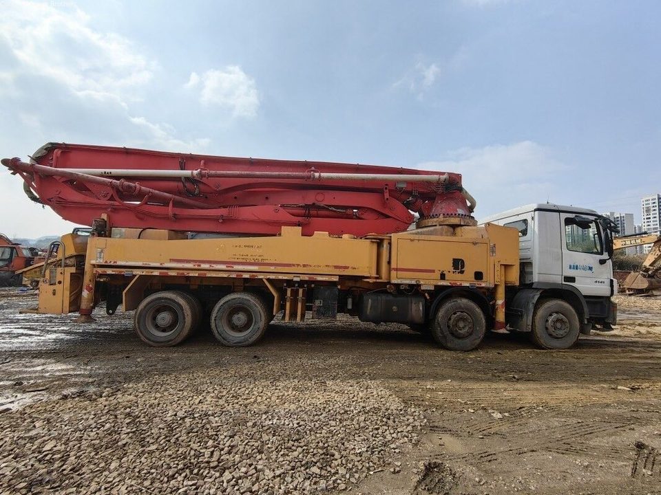 2013 Putzmeister 46 m pump truck ·
