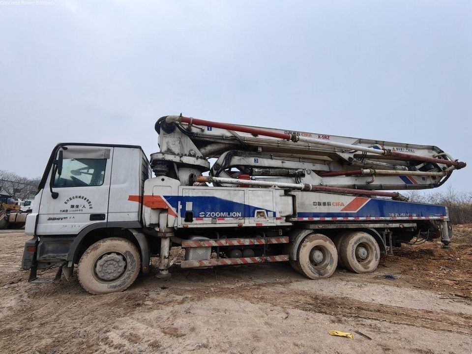 2015 Zoomlion 47 m pump truck · Benz