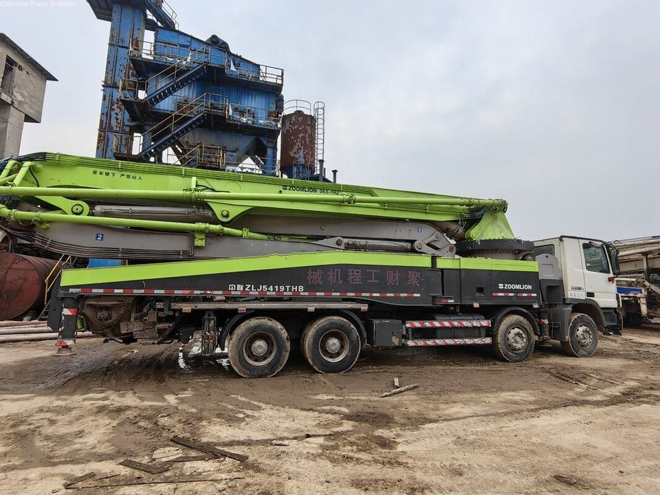 2013 Zoomlion 52 m pump truck ·