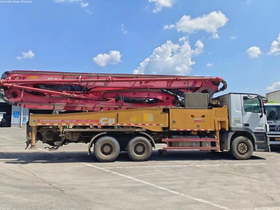 2019 — 52 m pump truck ·