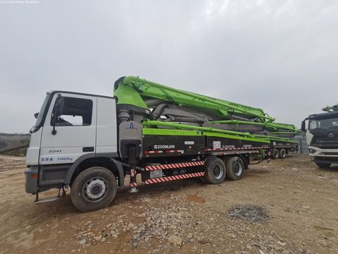Pompe Zoomlion 47 m · 2012 · châssis