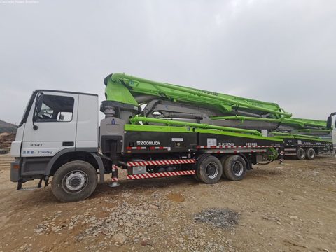 Pompe Zoomlion 47 m · 2012 · châssis