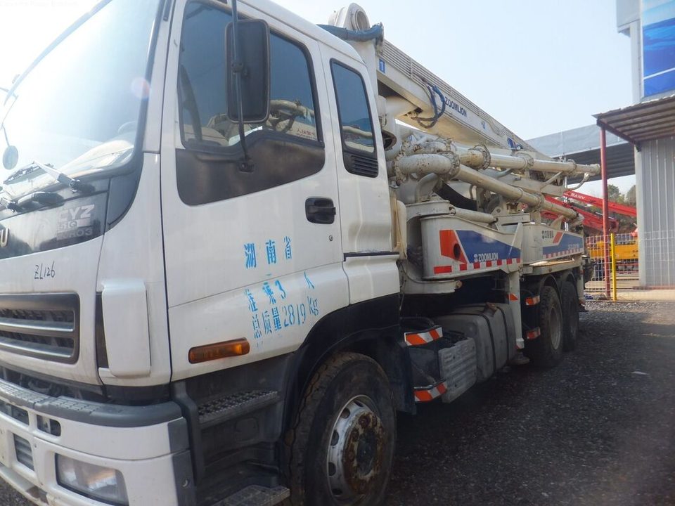 2009 Zoomlion 37 m pump truck ·