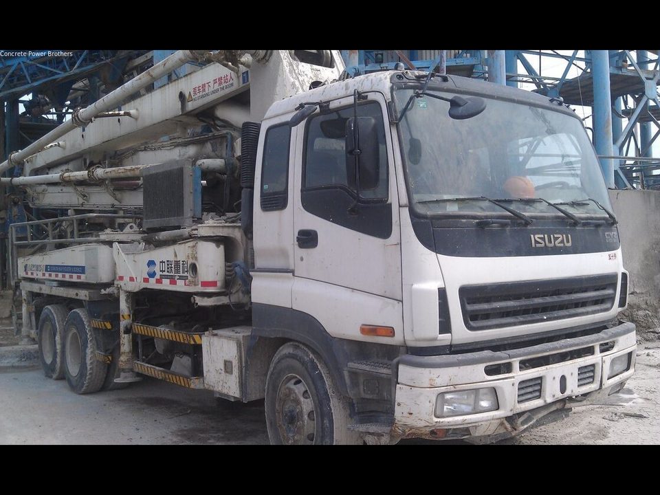 2007 Zoomlion 37 m pump truck ·