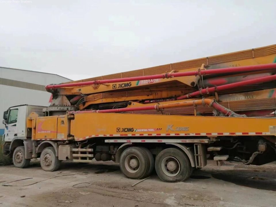 2017 — 52 m pump truck ·