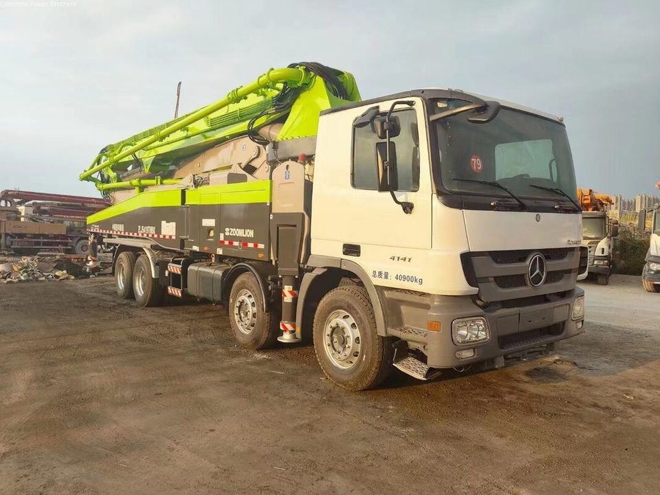 2013 Zoomlion 52 m pump truck ·