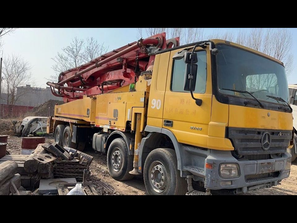 2013 Zoomlion 46 m pump truck ·