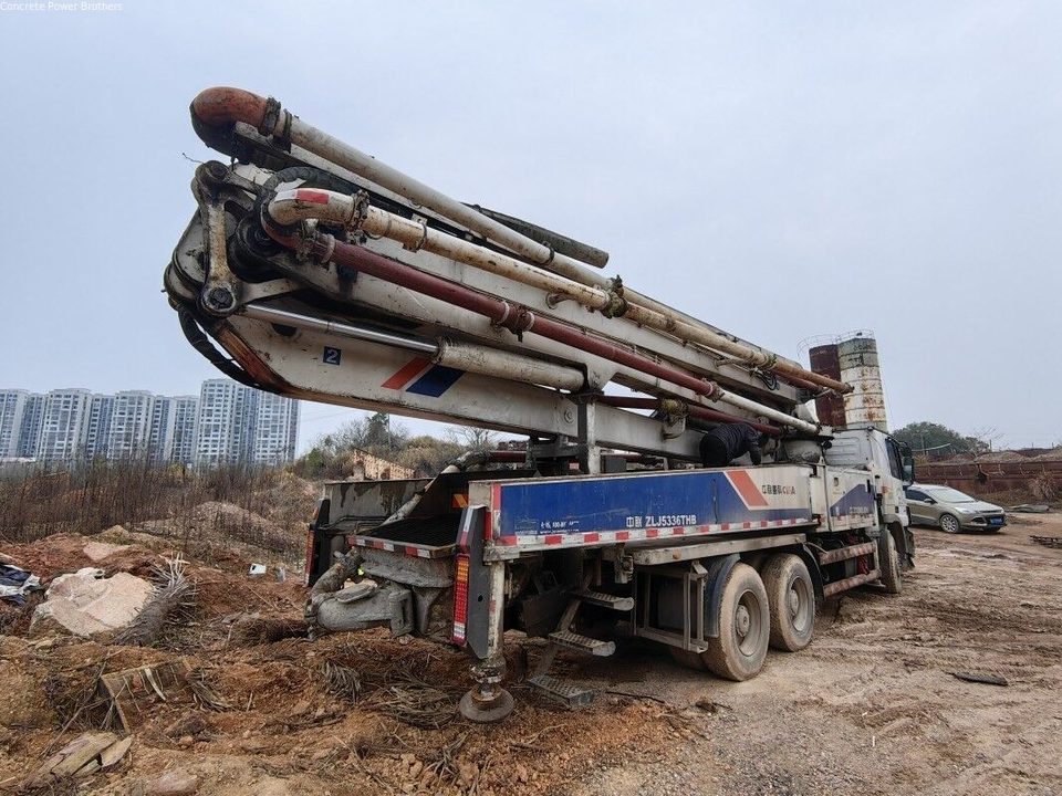 2013 Zoomlion 37 m pump truck ·