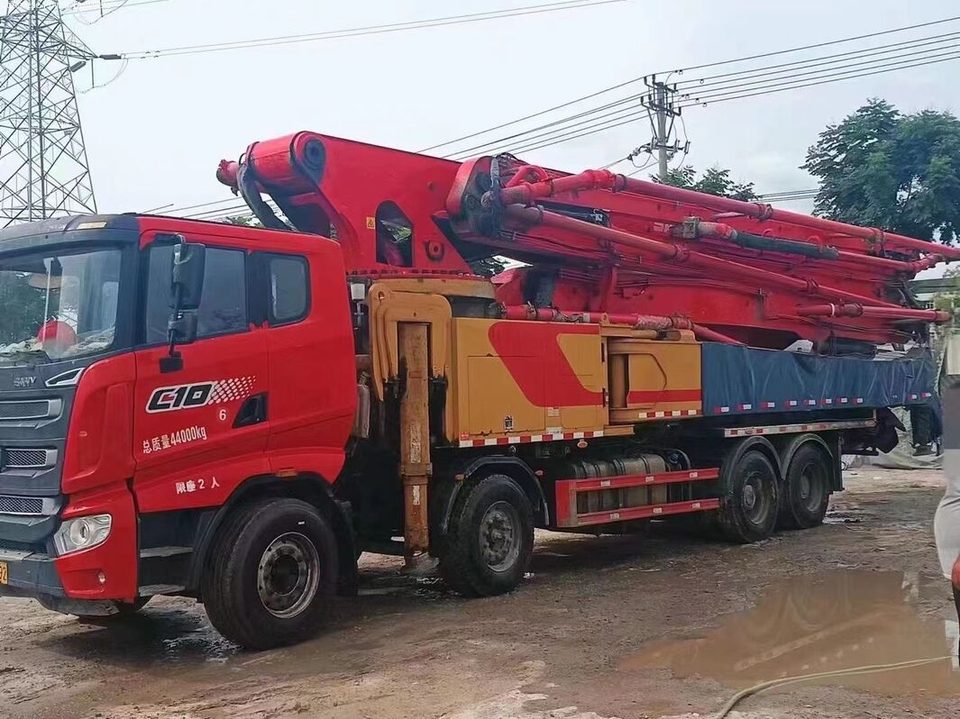 2020 — 62 m pump truck ·